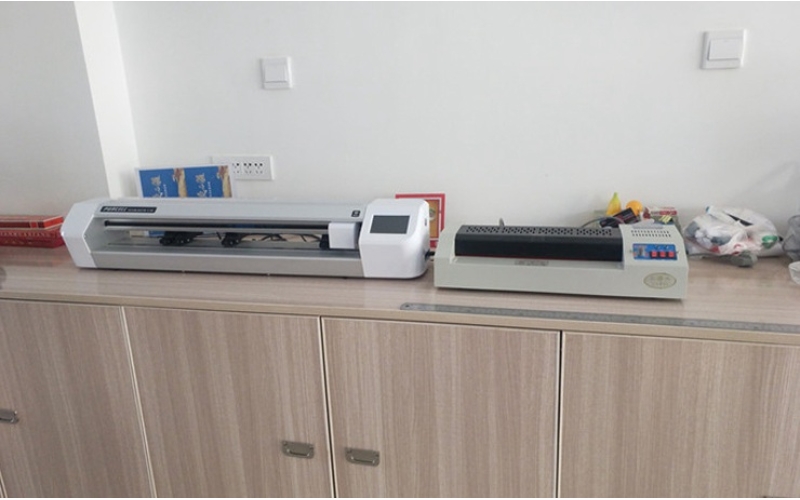 銅版紙模切機(jī)、即時貼雕刻機(jī)